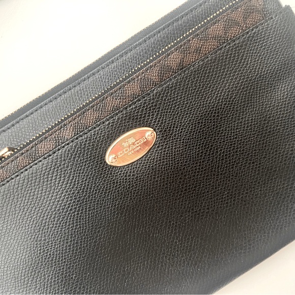 COACH Wristlet - Picture 5 of 12